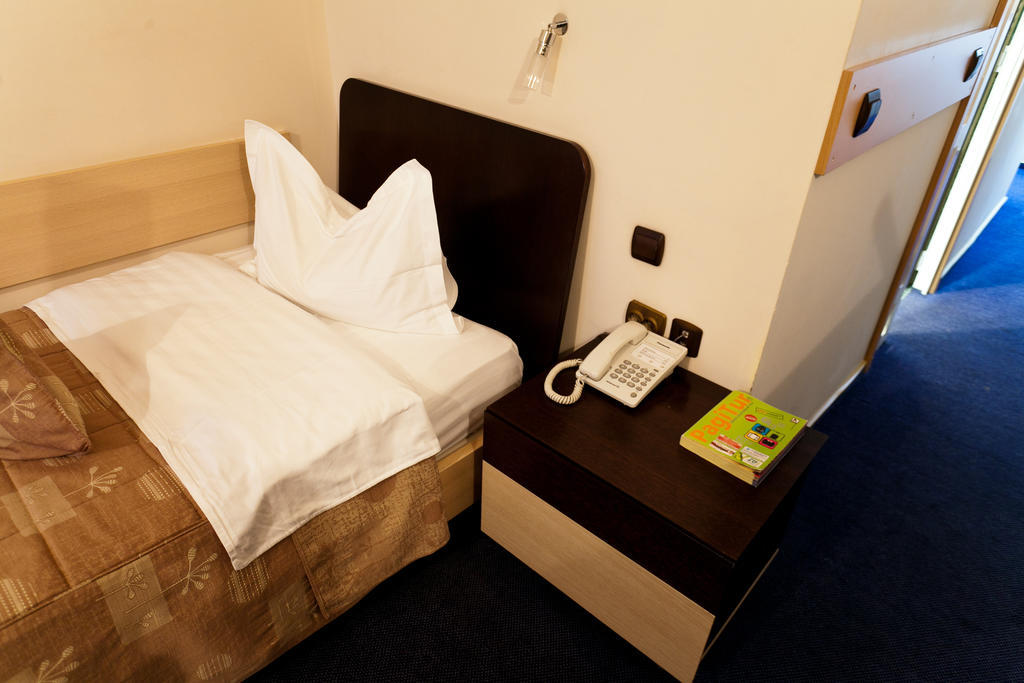 Hotel Dacia Rrt Bucarest Habitación foto